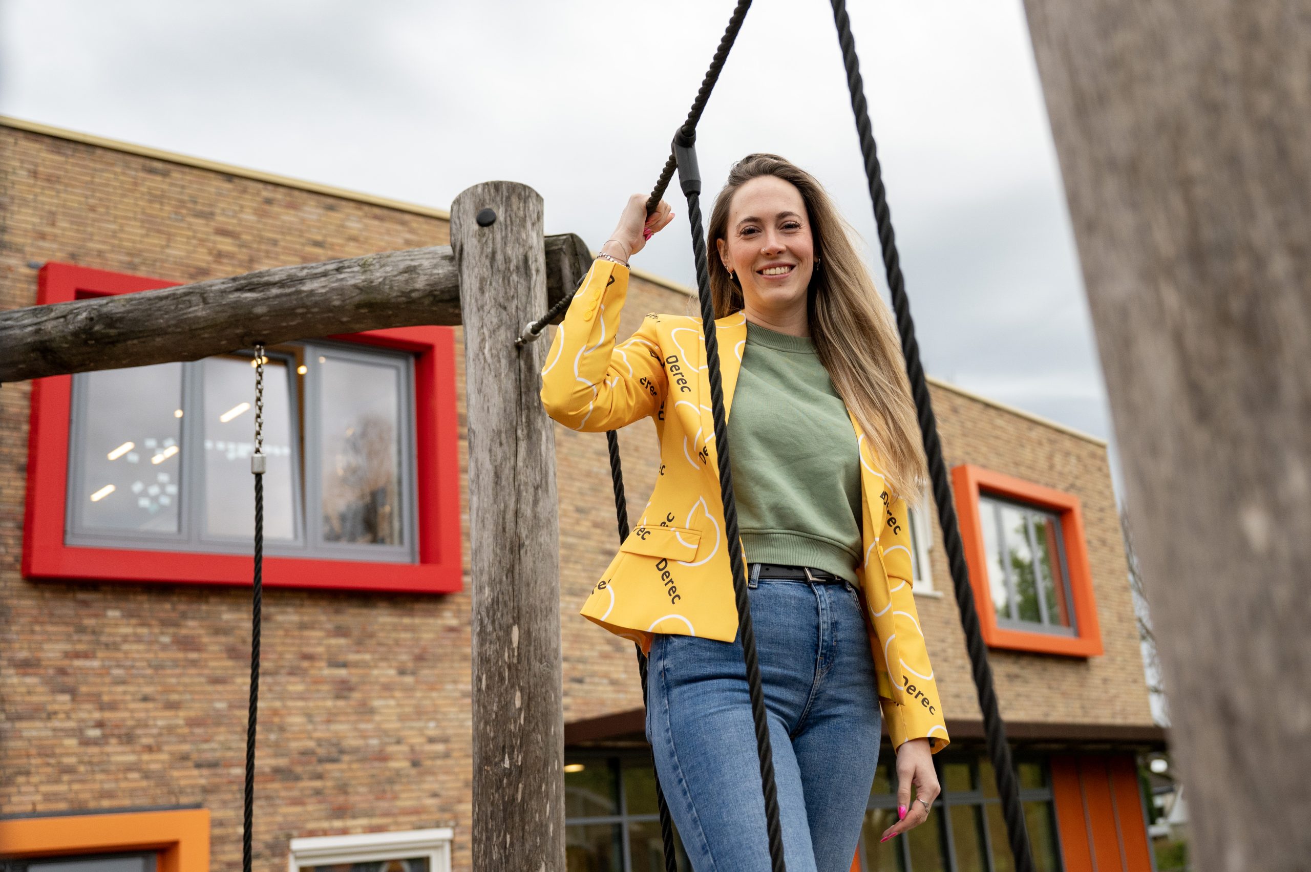 Dana vertelt over haar avontuur voor de klas met Derec.