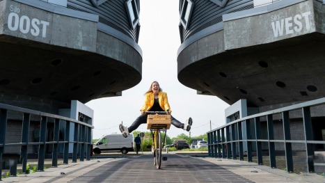Leonie begeleidt zij-instromers bij Derec: ‘Een zachte landing in het onderwijs, dáár ga ik voor!’